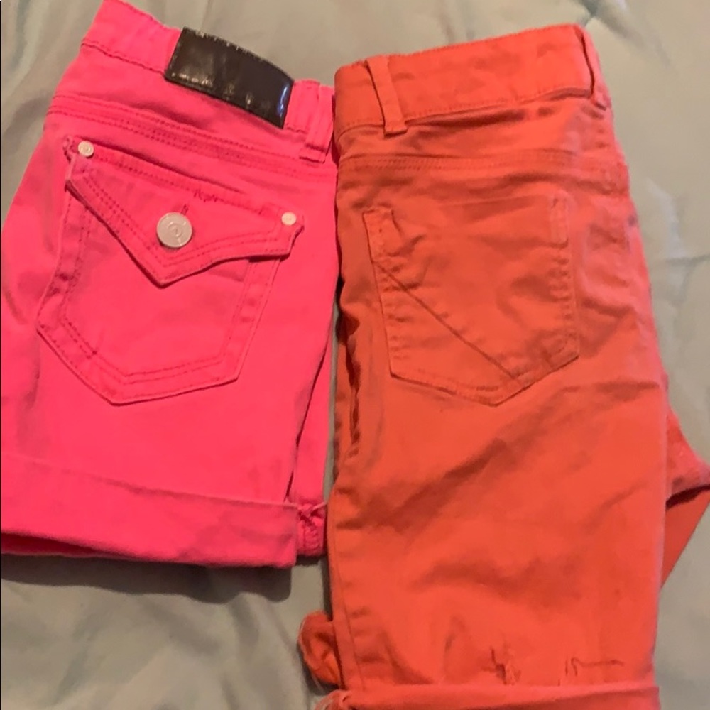 2 girls shorts